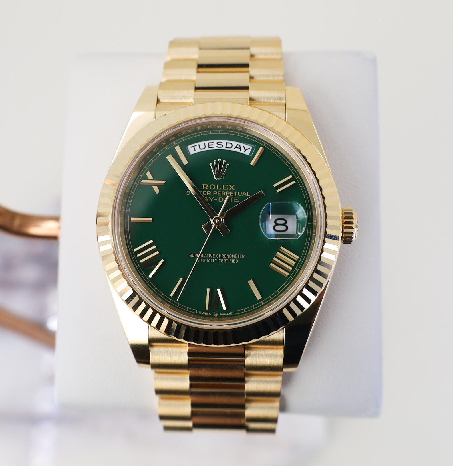 rolex-day-date-40-yellow-gold-watch-fluted-bezel-green-roman-dial-president-bracelet-228238-grrp-852660.jpg Rolex Day-Date 40 Yellow Gold Watch - Fluted Bezel - Green Roman Dial - President Bracelet - 228238 grrp - Image 1