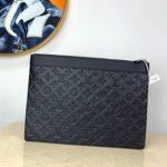 LV Discovery Pochette - Image 3